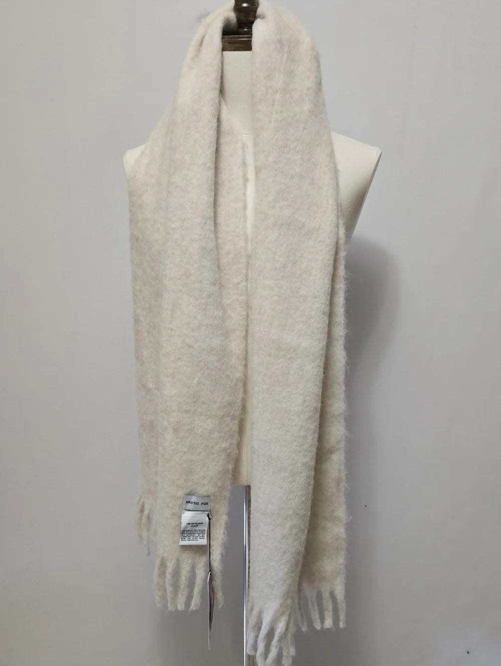 Arctic Fox Reykjavik Scarf Natural White NWT Soft Winter Chunky Unisex